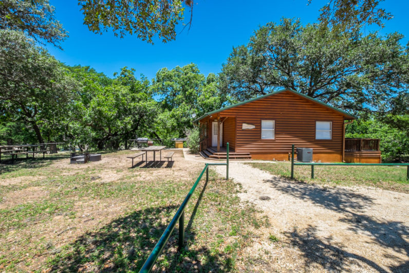 Tree House Lodge Frio River Cabins For RentRiver Bluff Cabins